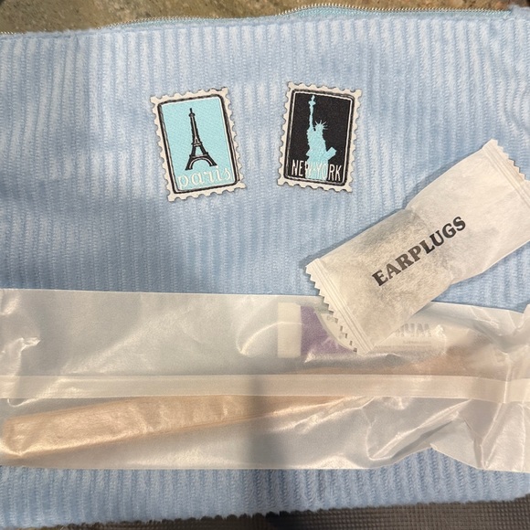 La Compagnie , Air France & Delta Travel Amenity Kits + Revive, clarins, RŌZ ++ - Picture 2 of 9